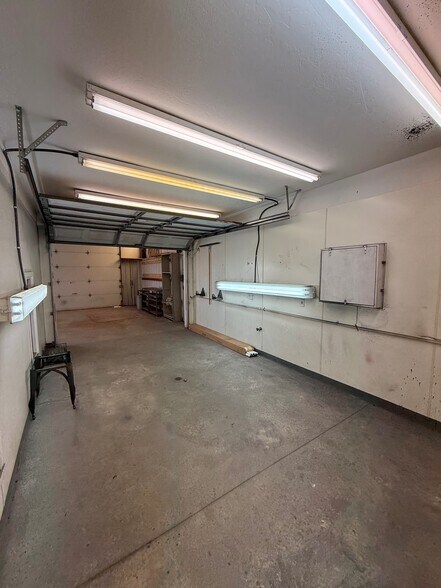 More Photos Of 8401 Mantle Ave, Oklahoma City Manufacturing For Sale