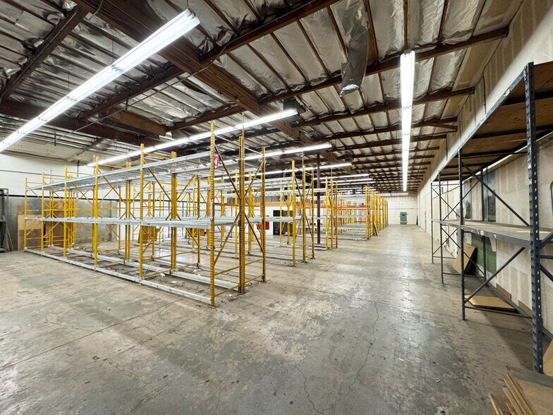 More Photos Of 8626 Wilbur Ave, Northridge Warehouse For Lease