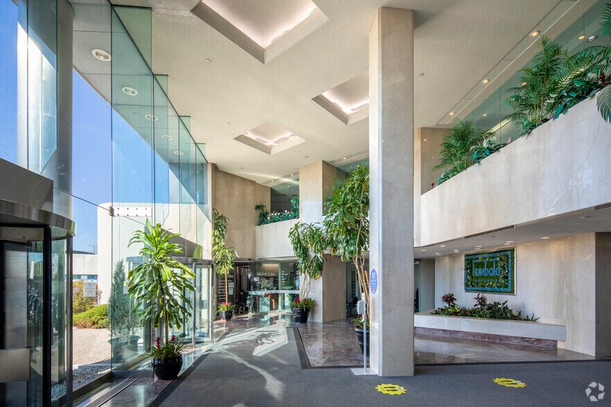 More Photos Of 1120 Finch Ave W, Toronto Office For Lease