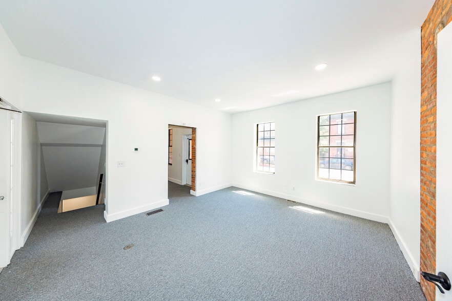 More Photos Of 30-40 E Columbus St, Columbus Unknown For Lease