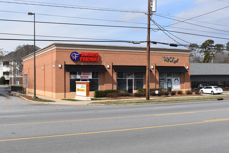 More Photos Of 2923 N Center St, Hickory General Retail For Lease