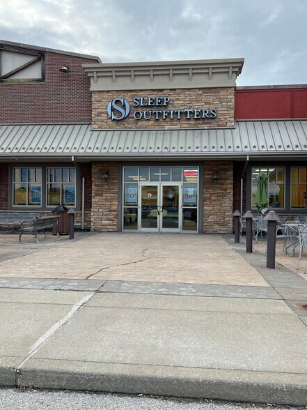 More Photos Of 520-574 Cabela Dr, Triadelphia Unknown For Lease