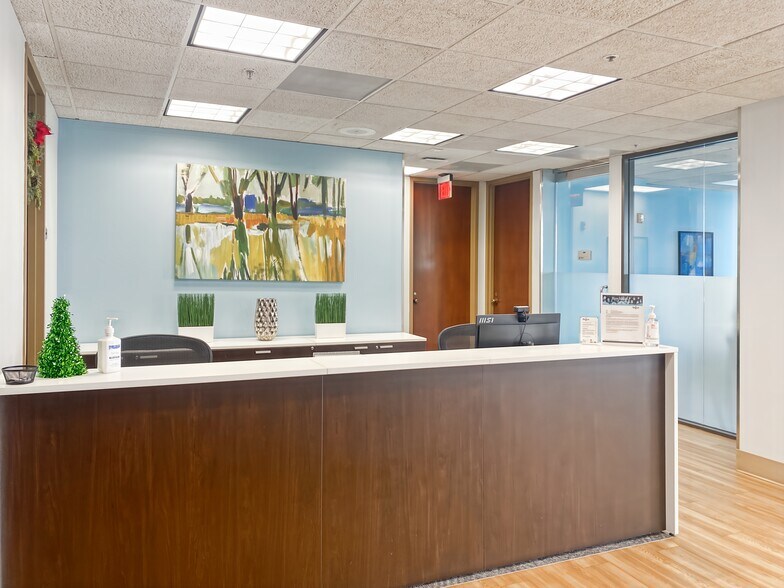 More Photos Of 650 Poydras St, New Orleans Coworking Space