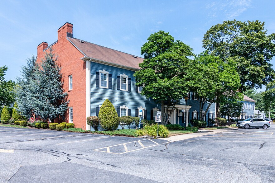 More Photos Of 400 Massasoit Ave, East Providence Medical For Sale