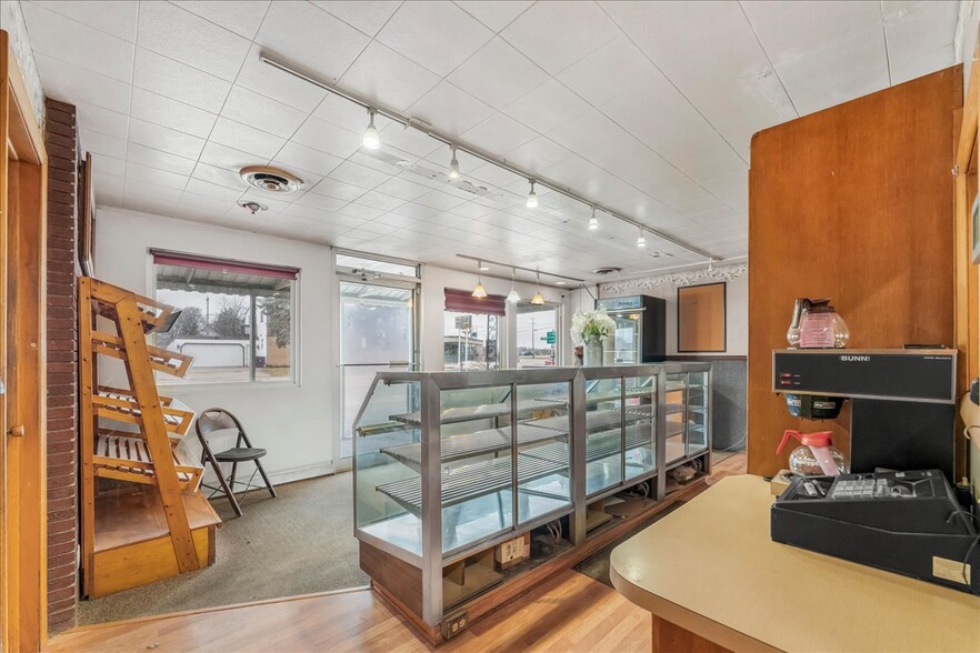 More Photos Of 118 Main St, Luxemburg Specialty For Sale