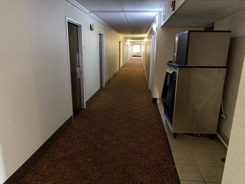 More Photos Of 4055 Belmont Ave, Youngstown Hotel For Sale