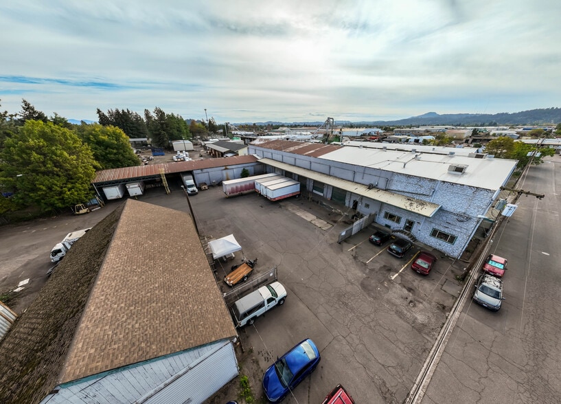 More Photos Of 135-145 N Cleveland St, Eugene Warehouse For Sale