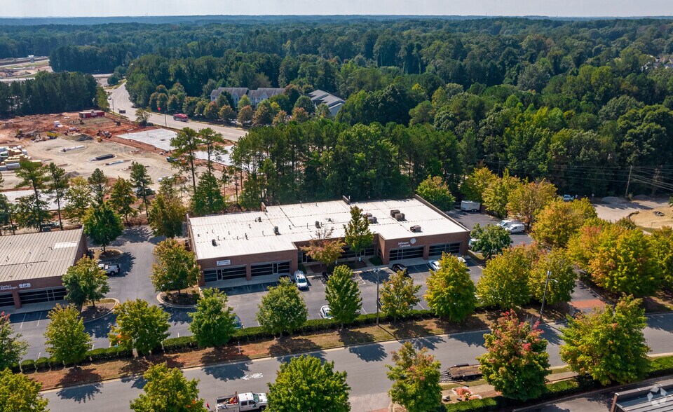 More Photos Of 633 Hutton St, Raleigh Showroom For Lease