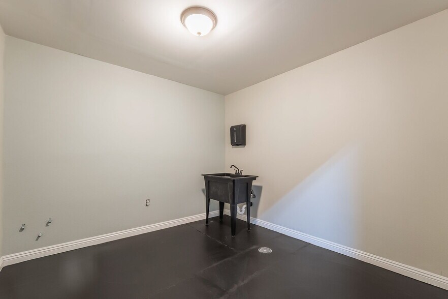 More Photos Of 8665 S Eastern Ave, Las Vegas Office For Lease