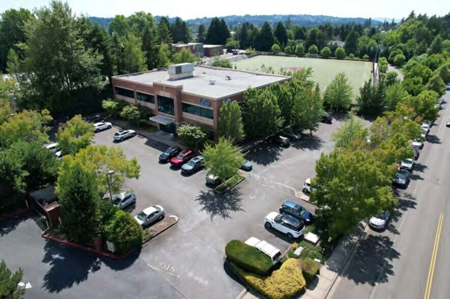 More Photos Of 8060 SW Pfaffle St, Tigard Office For Sale