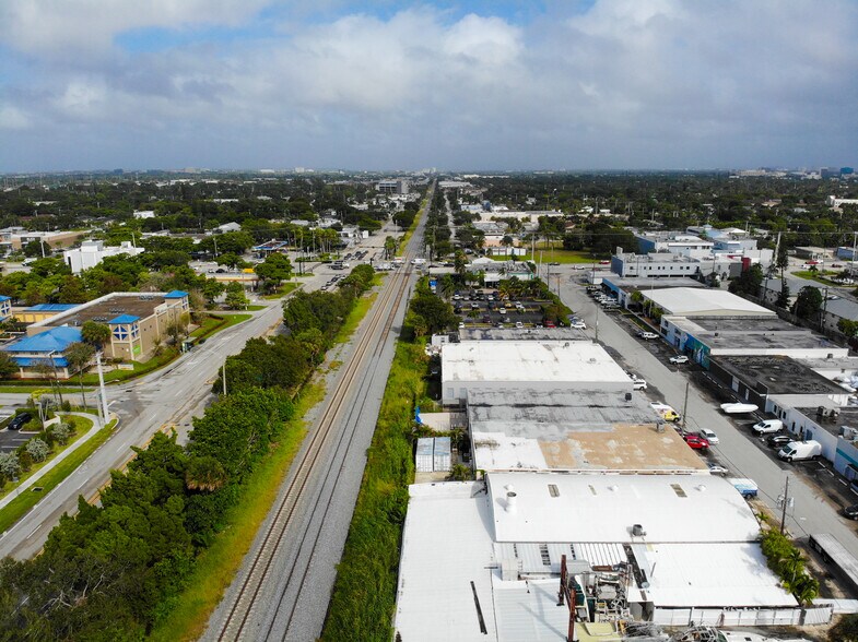 More Photos Of 3031-3035 NE 12th Ter, Oakland Park Warehouse For Sale