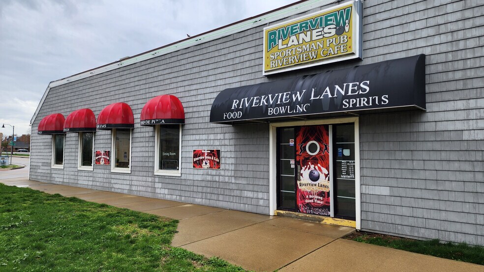 More Photos Of 125 Main St, Huron Bowling Alley For Sale