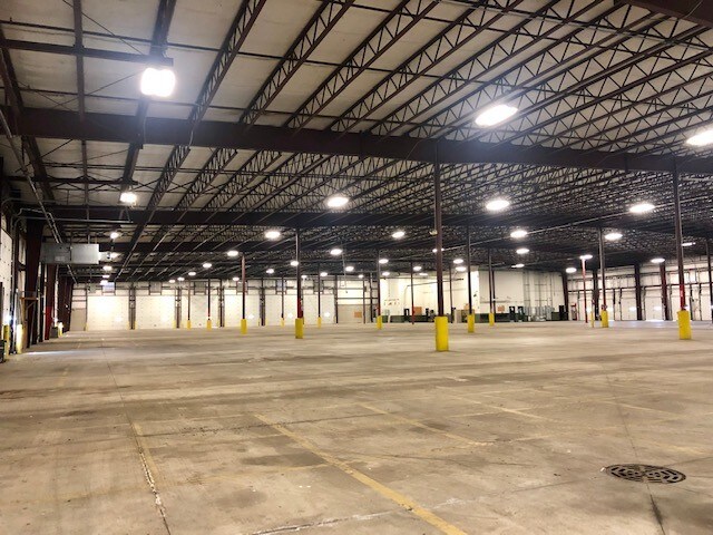 More Photos Of 14831 Foundation Ave, Evansville Distribution For Lease
