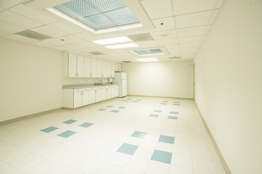 More Photos Of 377 Kansas St, Redlands Manufacturing For Sale