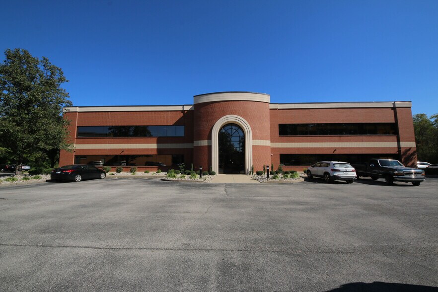 More Photos Of 825 Northgate Blvd, New Albany Office For Sale