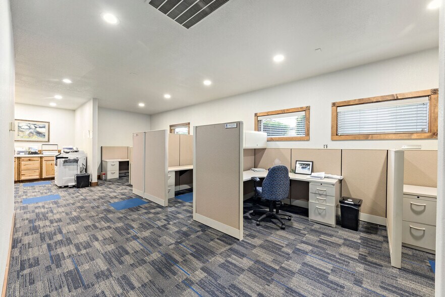 More Photos Of 873 NE 7th St, Grants Pass Medical For Lease