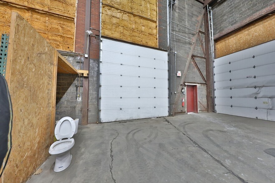 More Photos Of 126 E Dickerson St, Dover Warehouse For Sale