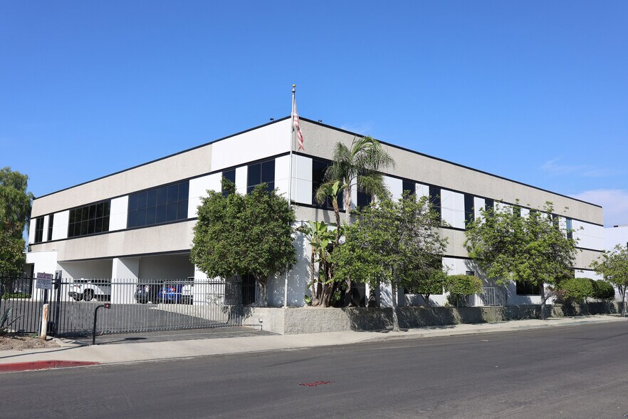 More Photos Of 7915-7919 Ajay Dr, Sun Valley Warehouse For Lease