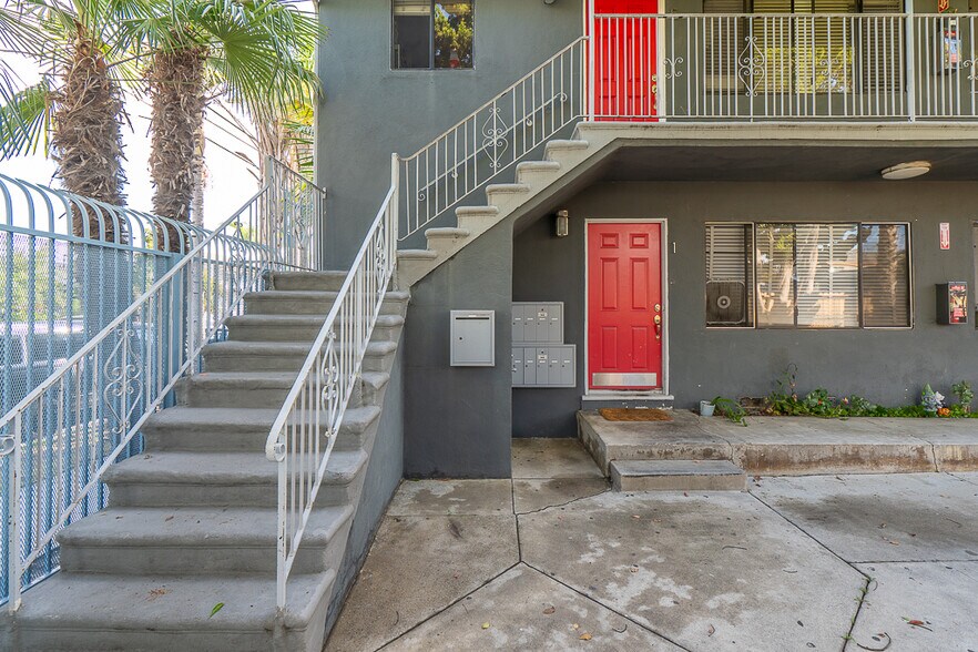More Photos Of 1056 E 6th St, Long Beach Apartments For Sale