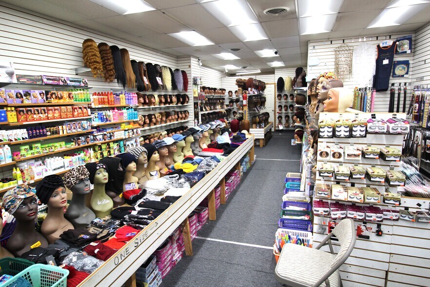 More Photos Of 112 W Lexington St, Baltimore Storefront Retail Residential For Sale
