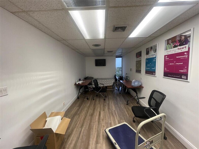 More Photos Of 2131 Hollywood Blvd, Hollywood Office Residential For Lease