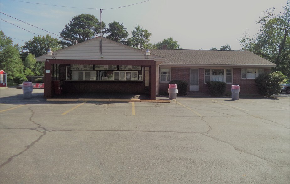 Primary Photo Of 1391 Hooksett Rd, Hooksett Restaurant For Sale
