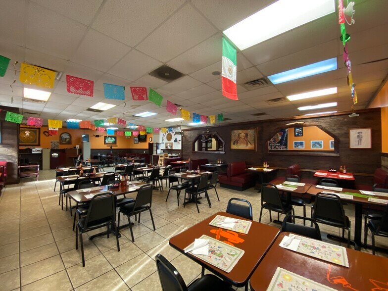 More Photos Of 427 W Pike St, Goshen Restaurant For Lease