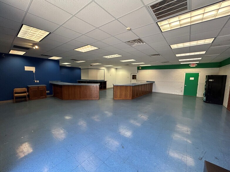 More Photos Of 7924 Carr St, Dallas Flex For Lease