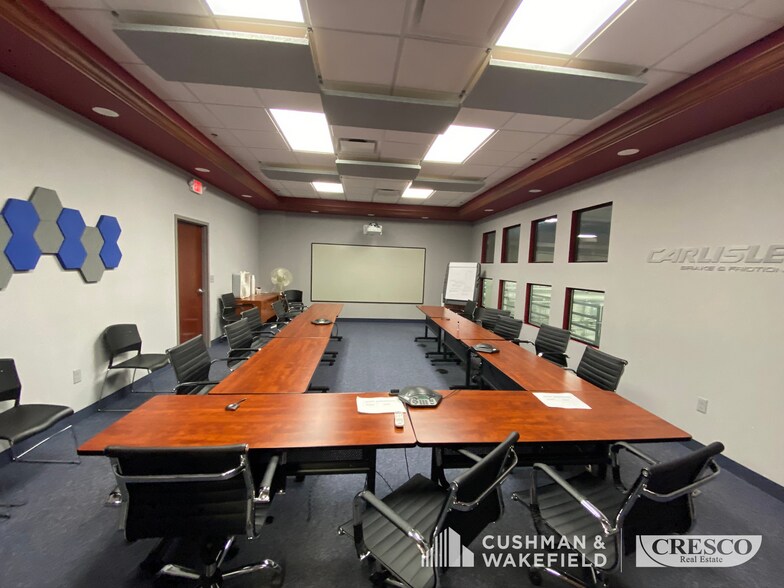 More Photos Of 6180 Cochran Rd, Solon Research And Development For Lease