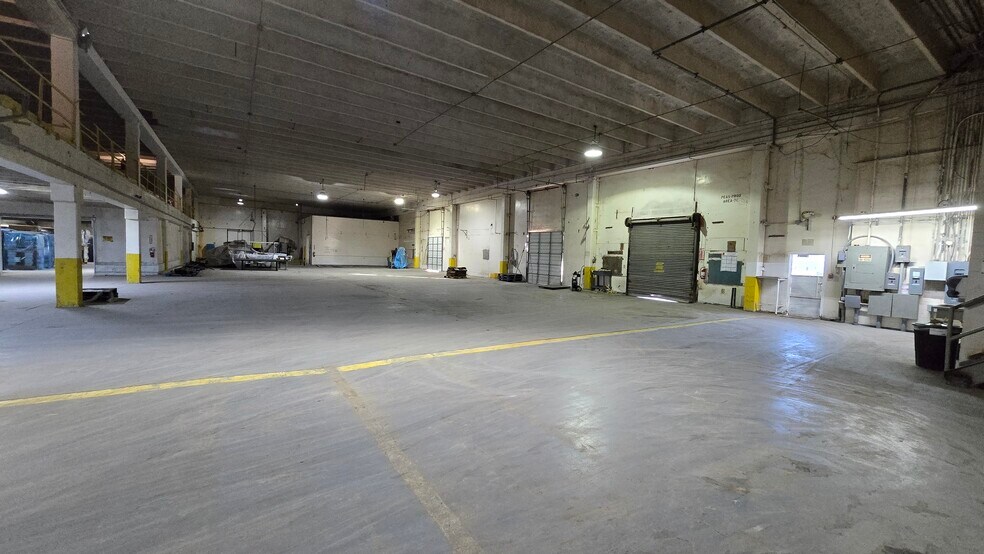 More Photos Of 2200 & 2100 Trophy Dr, McAllen Warehouse For Sale