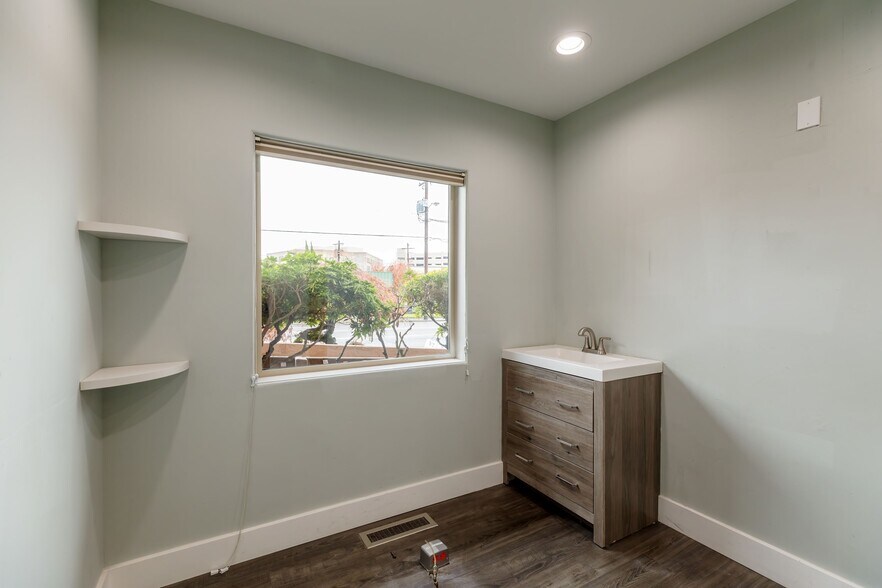 More Photos Of 12850 SW Canyon Rd, Beaverton Medical For Lease