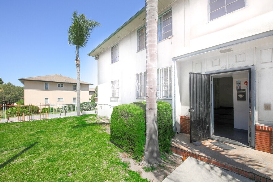 More Photos Of 4119 Santo Tomas Dr, Los Angeles Apartments For Sale