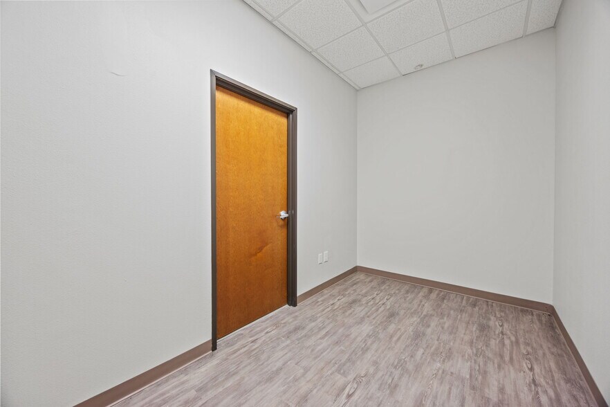 More Photos Of 2710 Western Center Blvd, Fort Worth Medical For Sale