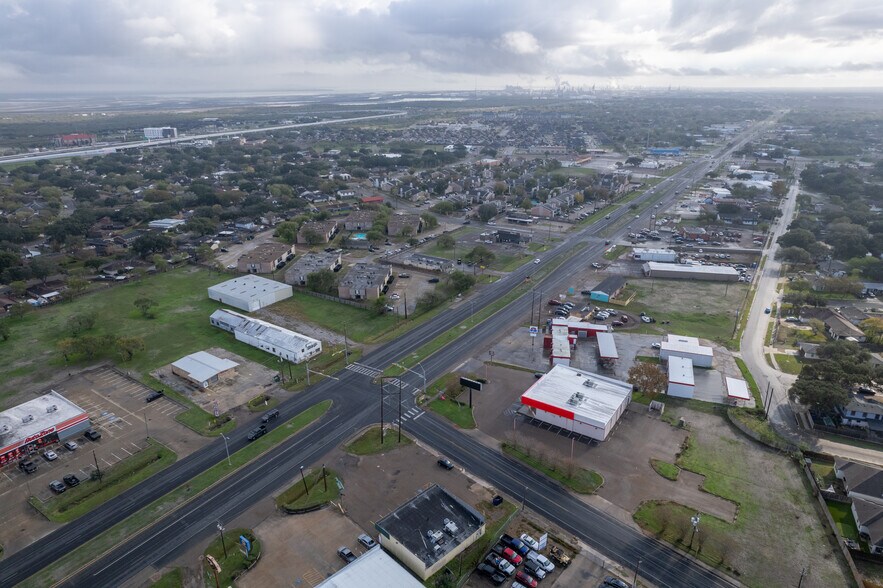 More Photos Of 10765 Leopard St, Corpus Christi Freestanding For Sale