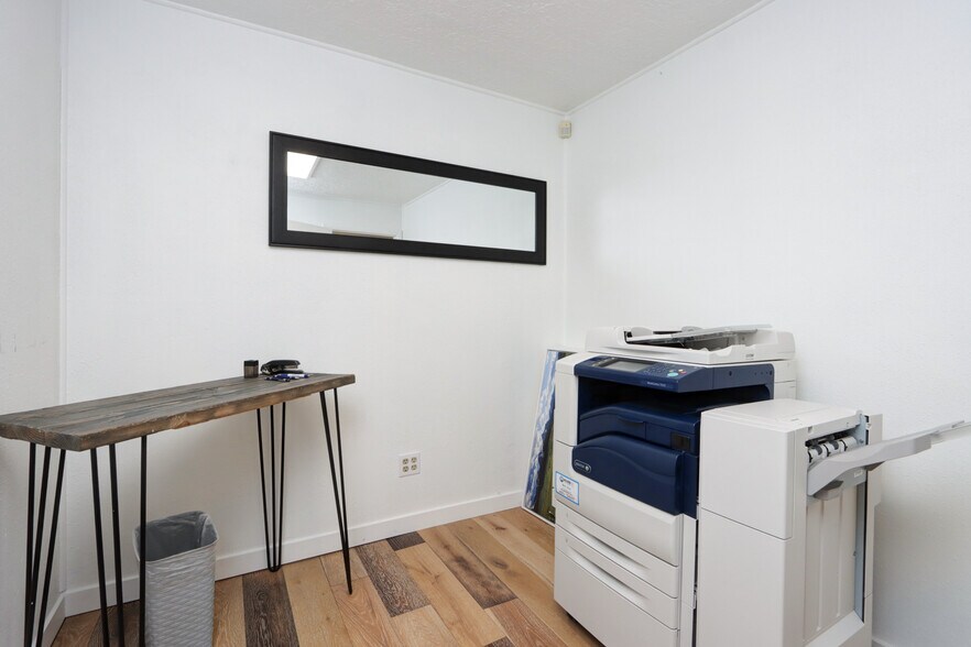 More Photos Of 208 S Curtis Rd, Boise Office For Sale