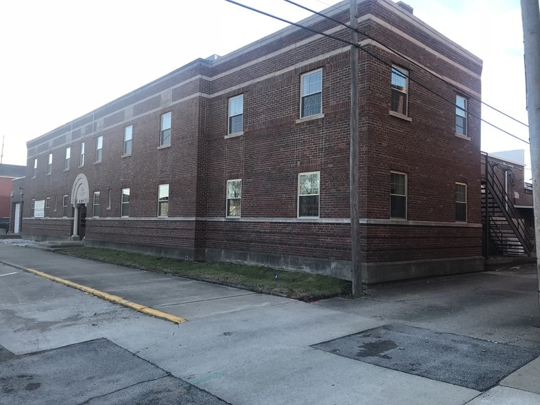 More Photos Of 137 E Washington St, Shelbyville Lodge Meeting Hall For Sale