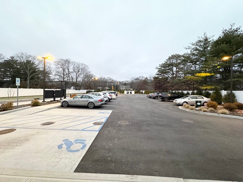 More Photos Of 718 Medford Ave, Patchogue Storefront For Lease