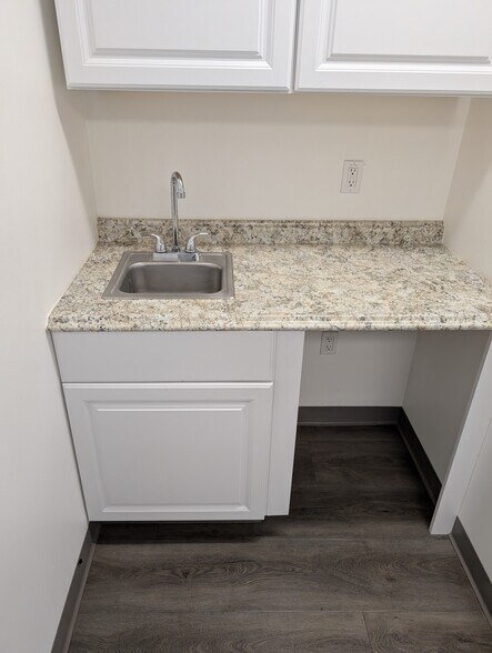 More Photos Of 8021 S Vermont Ave, Los Angeles Office Residential For Sale