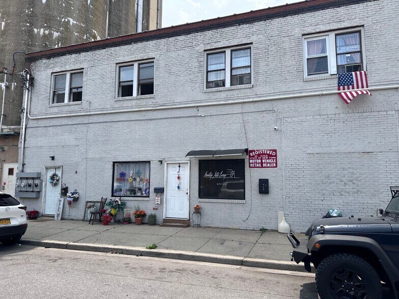 More Photos Of 22 Van Buren Ave, Floral Park Warehouse For Lease