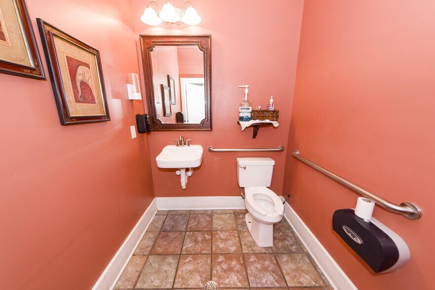 More Photos Of 531 Folly Rd, Charleston Medical For Sale