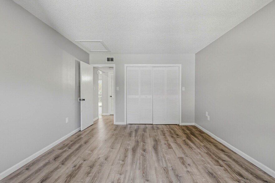 More Photos Of 9208 N Connechusett Rd, Tampa Apartments For Sale