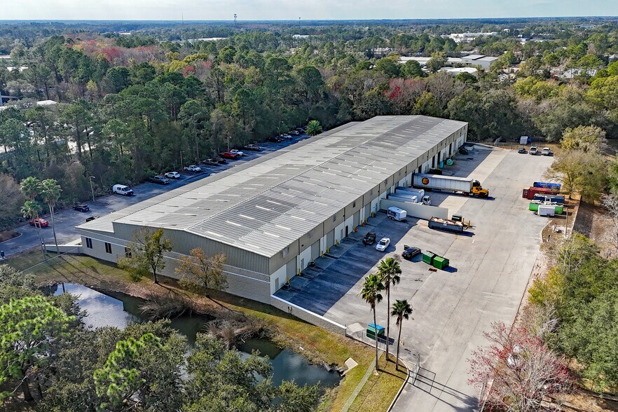 More Photos Of 11210 E Phillips Industrial Blvd, Jacksonville Warehouse For Lease