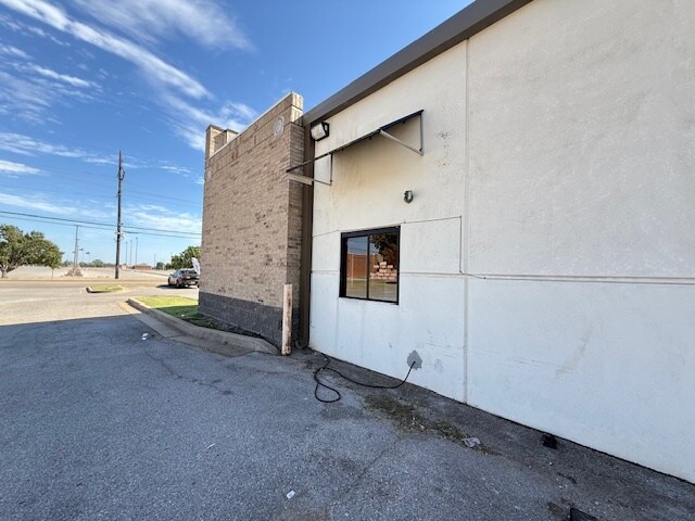 More Photos Of 101-111 N Eastern Ave, Moore Storefront Retail Office For Lease