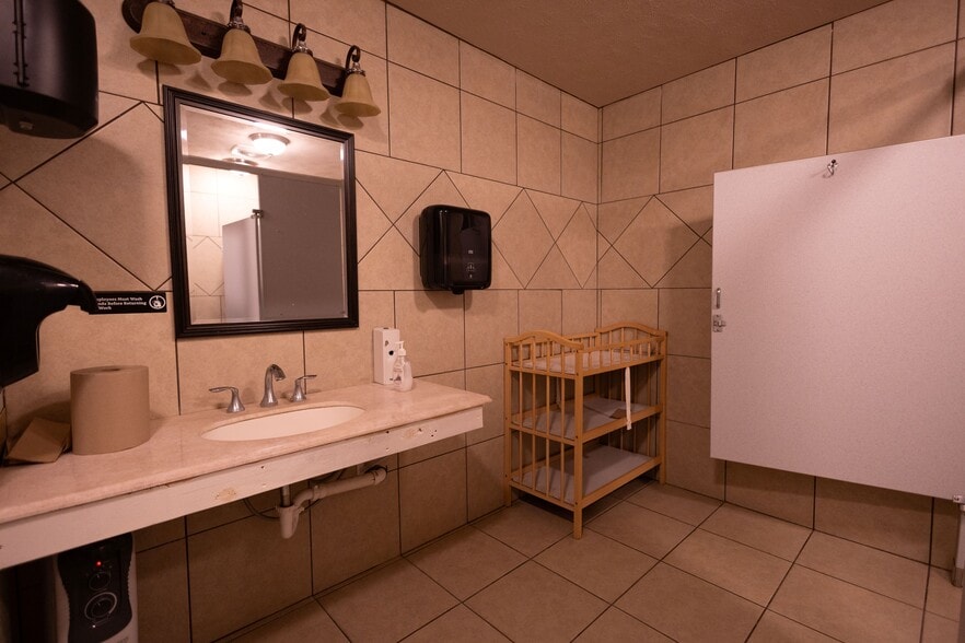 More Photos Of 1525 16th St, Central City General Retail For Sale