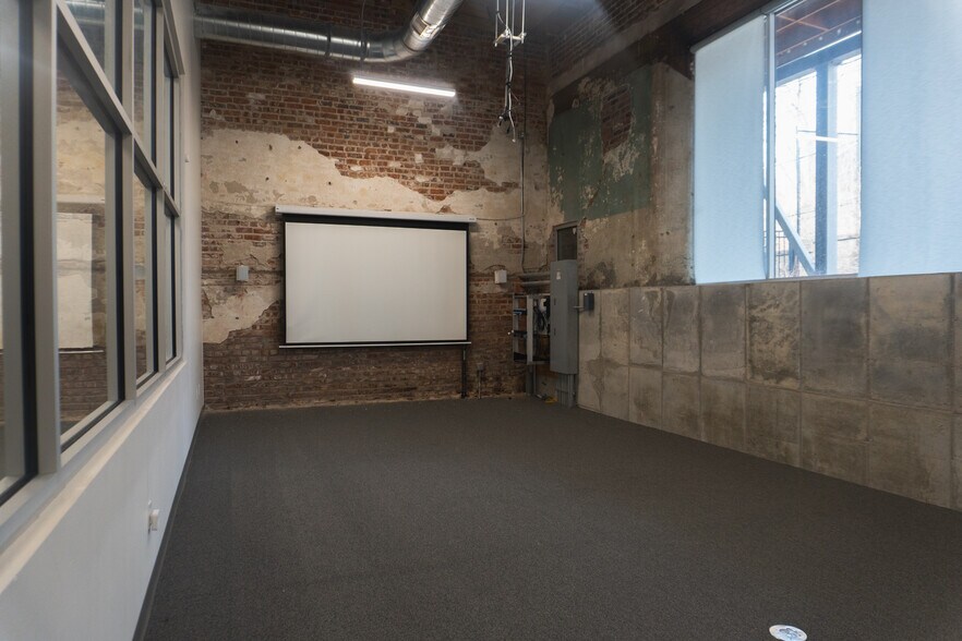 More Photos Of 1425 S 13th St, Omaha Storefront For Lease