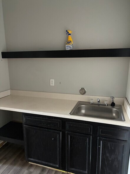 More Photos Of 1600-1610 6th Ave, Des Moines Freestanding For Lease