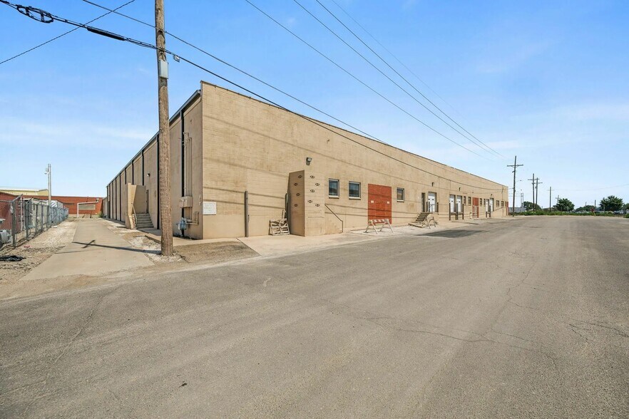 More Photos Of 907 SE 2nd Ave, Amarillo Warehouse For Lease