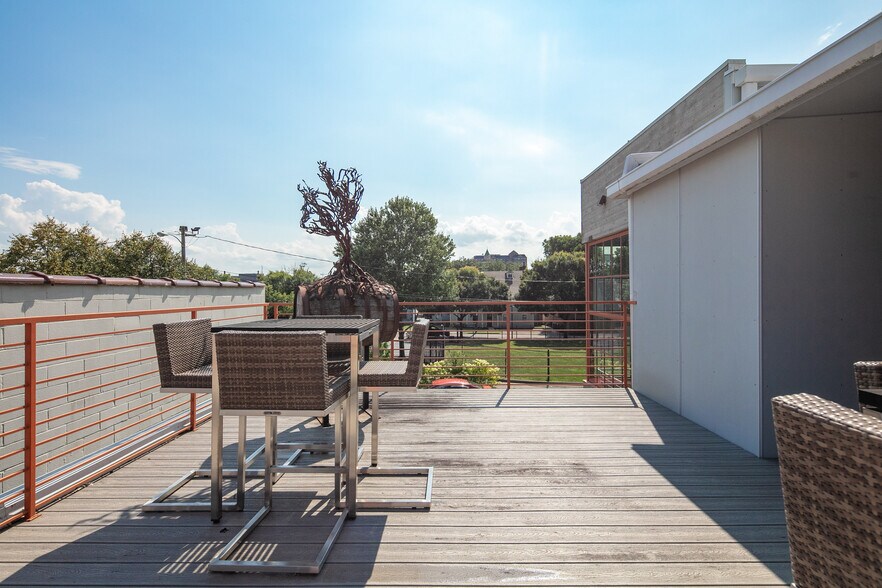 More Photos Of 146 E Third St, Lexington Office For Sale