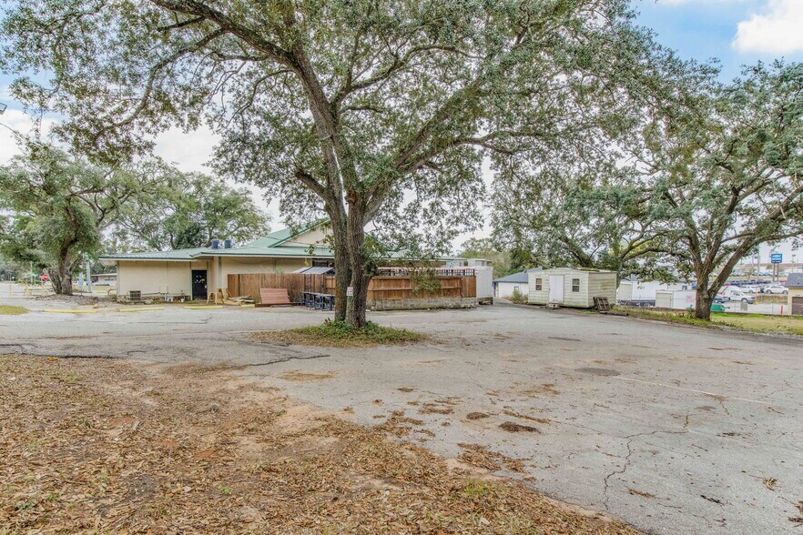 More Photos Of 131 New Warrington Rd, Pensacola Restaurant For Sale