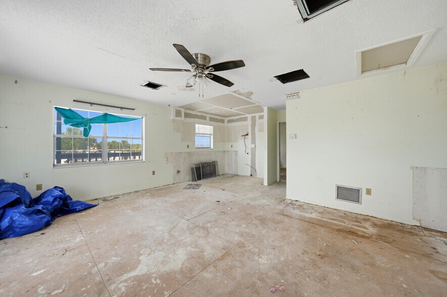 More Photos Of 1261 Beach Rd, Englewood Storefront Retail Residential For Sale